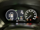メータは先進的なデジタルメーターを採用!ゆっくりと数字が動くのでとても見やすく表示されます!続可能距離等の情報やHonda SENSINGの注意・警告も表示します!