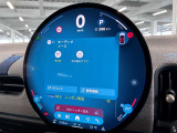 デジタルスピードメーター、航空機のコックピット操作箇所と同じ配色で目が疲れにくいように設計されてます。