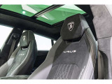 Verde Lares Highway AssistantNight Vision Urban Road Assistant Advanced 3D Bang&Olufsen Soud System Head-Up DisplayAmbient Light Package Wiper blades with integrated nozzles Black caliper