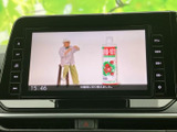 テレビ映像を画面に表示できる装備です。停車中のひとときに番組を視聴でき、休憩時間など車内で過ごす時間にもお楽しみいただけます。視聴時は周囲の安全にもご配慮ください。