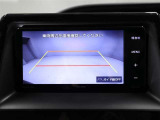 バックモニター装着車は後退時の強い味方です♪車庫入れや縦列駐車の際、後退操作の参考になるガイドラインをナビ画面に表示します。
