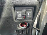 運転席からもスライドドアの操作が可能です!!