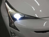 1灯の光源でハイ・ローを切り替えられるBi-Beam LEDランプ。通常ランプの2倍以上明るく約10年のロングライフです。