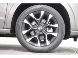 純正のアルミホイールが足元を飾ります!タイヤサイズは 225/55R18でございます!