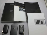 取説・メンテナンスノート・スマートキー・カードキーの4点セットです。