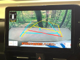 【バックカメラ】駐車時に後方がリアルタイム映像で確認できます。大型商業施設や立体駐車場での駐車時や、夜間のバック時に大活躍!運転スキルに関わらず、今や必須となった装備のひとつです!