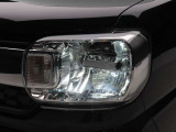 LEDヘッドライトを搭載。夜間の運転も安心です♪