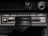 ★ETC(DSRC)が装備されています!!社外品とは違い収まりの良いデザインが人気!高速道路を利用する際は必需品ですよね!!ストレス無く料金所を通過出来ます!!