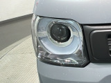 LEDヘッドライトは、点灯の瞬間から最大光量を発揮し、突然暗くなるトンネルなどでの安定感を高めます。