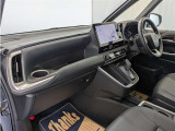 「中古車ハイブリッド保証」付き。ハイブリッド機構を無償で保証します。保証期間は、初度登録年月から10年目まで、またはロングラン保証が終わってから3年間。ただし累計走行距離が20万km以内です。