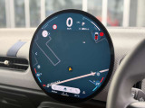 直径240mmの円形有機ELセンター・ディスプレイと、MINI インテリジェント・パーソナル・アシスタントを、あなたの声でコントロール。あなたの気持ちに寄り添ったドライビング体験をお愉しみいただけます。