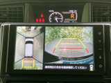 後方や車両周囲の状況を画面上で確認でき、駐車時の周囲確認をサポートします。ガイド表示も備わり、車庫入れや狭い場所での駐車など、日常の場面で役立つ装備です。