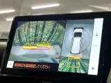 【パノラミックビューモニター】専用のカメラにより、上から見下ろしたような視点で360度クルマの周囲を確認することができます☆死角部分も確認しやすく、狭い場所での切り返しや駐車もスムーズに行えます。