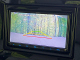 【バックカメラ】駐車時に後方がリアルタイム映像で確認できます。大型商業施設や立体駐車場での駐車時や、夜間のバック時に大活躍!運転スキルに関わらず、今や必須となった装備のひとつです!