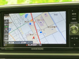 地図上に道路や周辺施設が表示され、現在地周辺の位置関係を確認しやすい画面です。地図表示を見ながら目的地までの道順を把握でき、慣れない場所へ向かう際にも便利に活用できます。