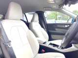 XC40 B4 AWD インスクリプション入庫いたしました!高音質スピーカー、茶革シートやシートヒーターなどの快適装備が盛り沢山♪もちろんボルボが誇る安全装備も多数搭載されています!