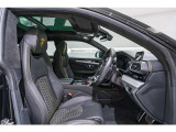 Fully Electric Front Seats with Ventilation and Massage
