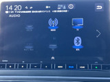 ラジオやテレビ、ディスク、Bluetoothなどの音源が一覧になり、使いたい項目を選びやすい表示です。普段の音楽や番組に合わせて、車内での時間を便利にお過ごしいただけます。