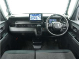 ◆インテリアパネル◆視界広々で非常に運転しやすくロングドライブでも疲れを感じさせないすっきりとまとまったインパネ周りです。