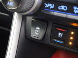 滑りやすい路面等で走行安定性を確保するS-VSCが装備されています。