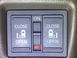 両側パワースライドドアです。リモコンや運転席のスイッチ操作で楽々自動開閉。