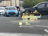 人気のヘッドアップディスプレイ!現在の車速、ナビゲーション・システムによるルート案内の矢印表示、チェック・コントロール、前車接近警告など、さまざまな情報をドライバーの視界内に直接表示いたします!