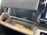専門業者にて内外装のクリーニングを実施しております!