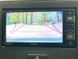 【バックカメラ】駐車時に後方がリアルタイム映像で確認できます。大型商業施設や立体駐車場での駐車時や、夜間のバック時に大活躍!運転スキルに関わらず、今や必須となった装備のひとつです!