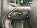 運転中、オーディオの操作をしてて、ハッとしたことはありませんか?ステアリングスイッチは、運転中でもハンドルでオーディオの操作が可能です。安全なドライブをサポートします。