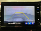 リバースギアに入れるだけで後方の表示へ切り替わります。夜間や雨の日の駐車も楽になりますよ。