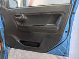 パワーウィンドウのスイッチですよ。運転席に居ながら窓を開け閉めのコントロールできます。