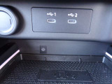 USB&携帯を置く充電も装備しております