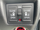 【両側パワースライドドア】両側がパワースライドドアになっており、運転席のスイッチやキーレスエントリーでも開閉が可能です!開口部も広いので乗り降りも楽々、特に狭い場所やお子様の乗り降りに便利です〜♪