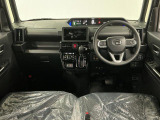 【インパネ】運転のしやすさを最優先に設計された見晴らしの良いフロントビュー。車両間隔が掴みやすく狭い道でも安心♪「安全」と「品質」を最優先に、安心してお乗りいただけるクルマを提供いたします。