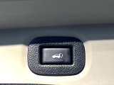 【パワーバックドア】スマートキーや運転席のボタンを押すだけでリアゲートが自動で開閉します!荷物を持っている時や、高い位置にあるバックドアを閉める際に便利な機能です♪