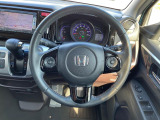 【純正革巻きステアリング】上質な革を使用することで、手にしっかり馴染みとても運転しやすいハンドルです♪