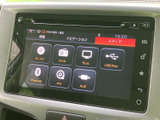 ディスクやラジオ、テレビ、USBなどの選択肢が画面にまとまり、使いたいメディアを選びやすい構成です。接続方法を確認しながら、日常の移動に合わせて楽しめます。