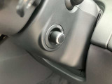 【電動ステアリングコラム】シートメモリーと合わせて使用すると複数人運転する場合は、お好きなポジションを記憶する事ができます。細かな調節も可能なため、快適な運転が楽しめます。