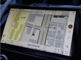 ナビゲーションや車両情報を視認性高く表示。レイアウト等もお好きなものに変更可能です。
