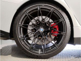 アウトバーンの走行を見据えたBMWの足回りは高い走行性能にこだわりが御座います。