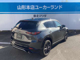 力強さとエレガンスを両立したデザイン。後姿からも感じられる洗練された存在感が、あなたの心にときめきを与え続けます。