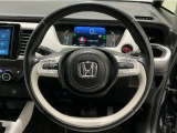 運転にかかわる様々な操作を安全に行えるように視点移動が少なく操作性に配慮されたスイッチ類が凝縮されたコクピットです。