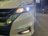 【LEDヘッドライト】悪天候や夜間走行時も良好な視界を確保し安心して運転できる高輝度LEDヘッドライトを装備!点灯速度が早く、消費電力も抑えられています。
