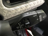 【置き型充電器】置き型充電に対応しております。お持ちの携帯電話が置き型充電器対応でしたら、充電コードの必要なく、すっきりとした車内のまま携帯の充電が可能です。