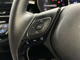 オーディオ操作がステアリングから手を離さず、運転に集中したまま手元で操作できます。