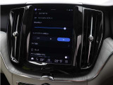 ルームランプの明るさはセンターディスプレイでお好みに調節できます。車内のアンビエントライトは、車外が暗くなったときに車内を快適な雰囲気に演出します。
