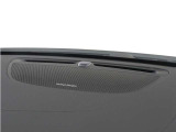 整形外科医の監修を受けて作られるボルボのシート。縦方向に長くとられた座面が膝裏をしっかりとサポートし、長距離ドライブでも疲労による姿勢のくずれ、体勢移動をおこさせることはありません。