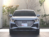 ●今やオールLEDヘッドライトはAudiを象徴する装備でございます。シングルフレームグリルとの組み合わせでフロントマスクが、より一層際立ち周囲からも視線を浴びます。