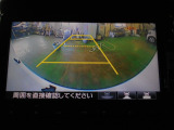 バックカメラの画像です。ガイドラインがスムースな車庫入れをサポートいたします。車庫入れの安心感がアップしますね。