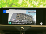 テレビ番組を表示できる画面を備えています。停車中の休憩時間にも映像を楽しめ、見やすい大きさで内容を確認しやすいのが魅力です。日常の待ち時間にも活用できます。